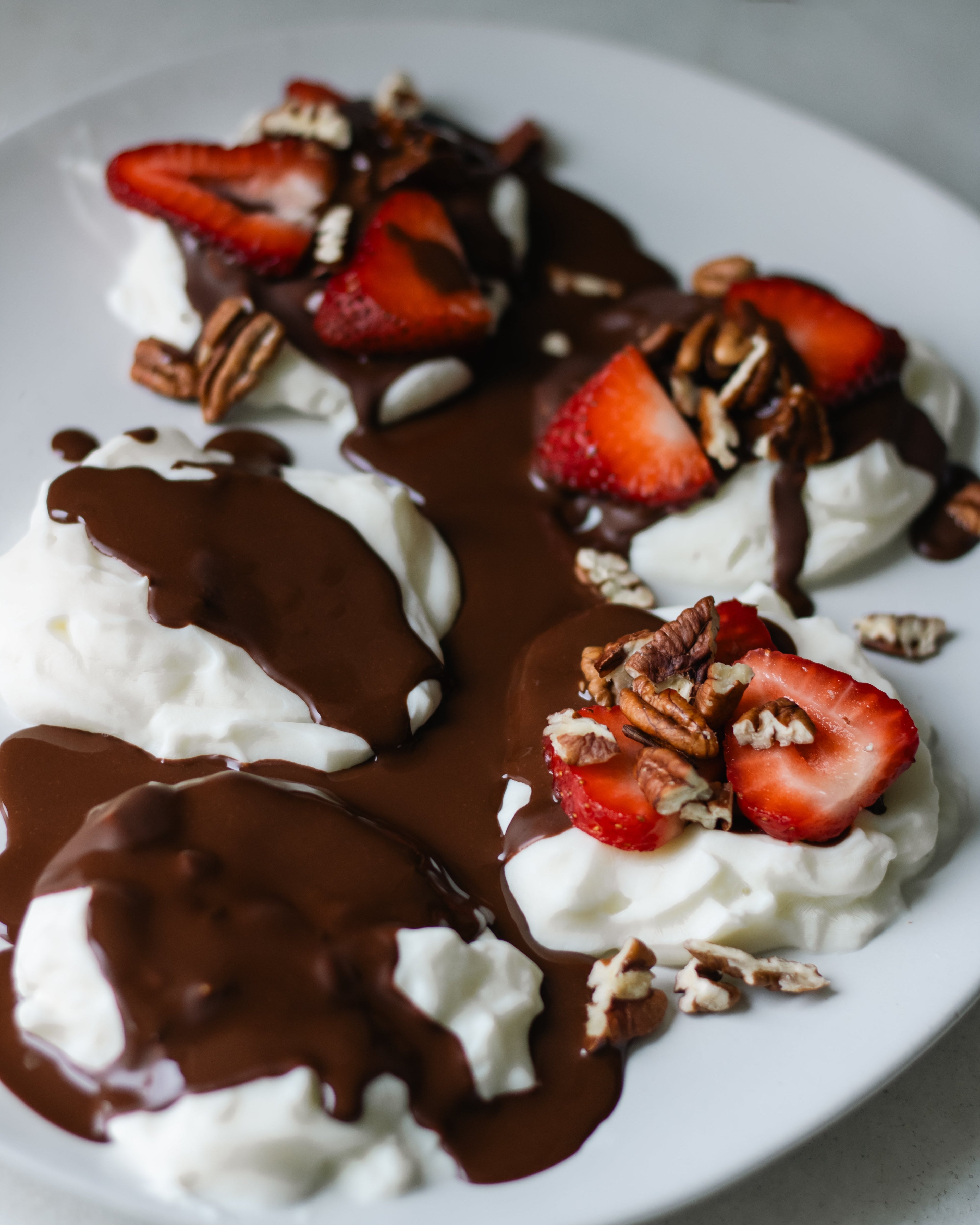 Barks de yogurt con fresa y chocolate