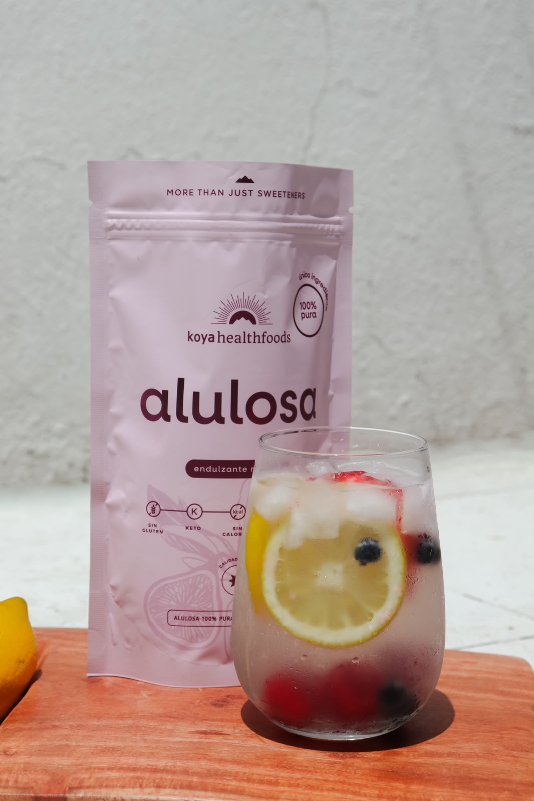 Limonada de frutos rojos con agua de coco